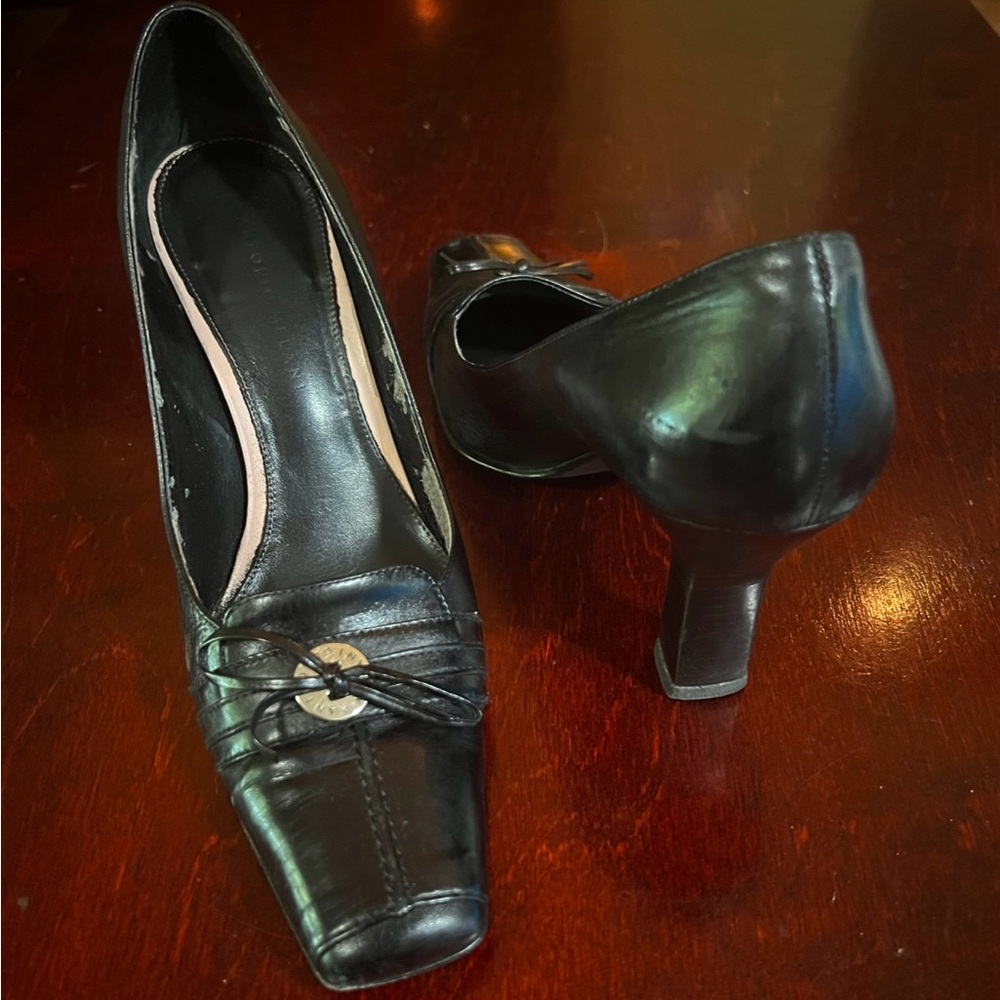 Black high-heeled shoes